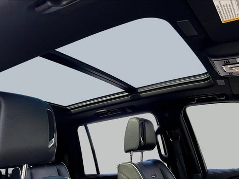 Certified 2025 Cadillac Escalade ESV Premium Luxury AWD/4WD image 28