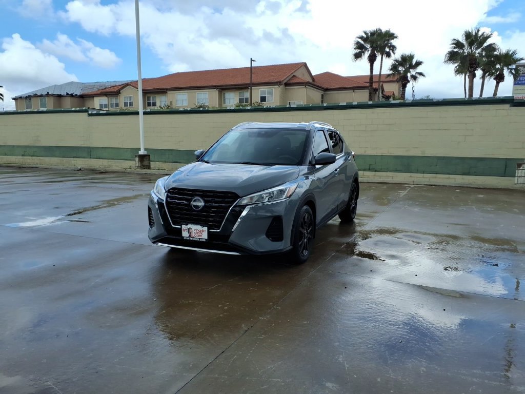 Used 2023 Nissan Kicks SV FWD image 1