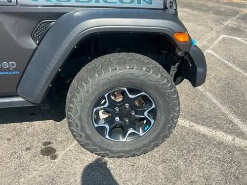 Used 2023 Jeep Wrangler Unlimited Rubicon 4xe w/ Cold Weather Group AWD/4WD image 35
