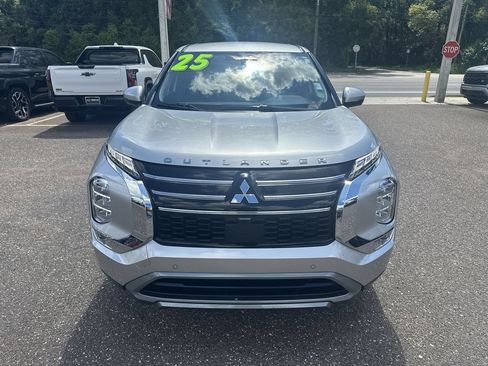 Used 2025 Mitsubishi Outlander SE FWD image 11