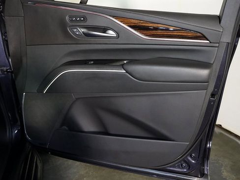 Used 2023 Cadillac Escalade ESV Premium Luxury image 36