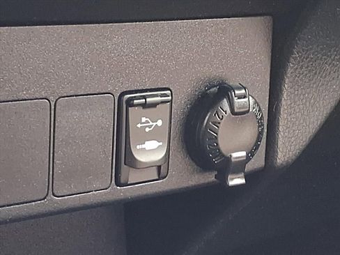 Used 2013 Toyota RAV4 XLE image 29