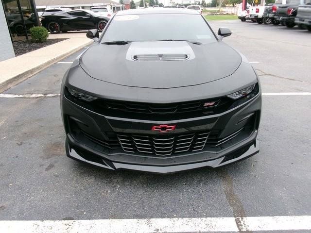 Used 2019 Chevrolet Camaro SS RWD image 3