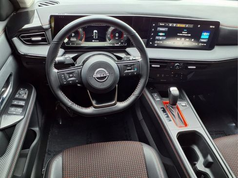 Used 2025 Nissan Kicks SR FWD image 9