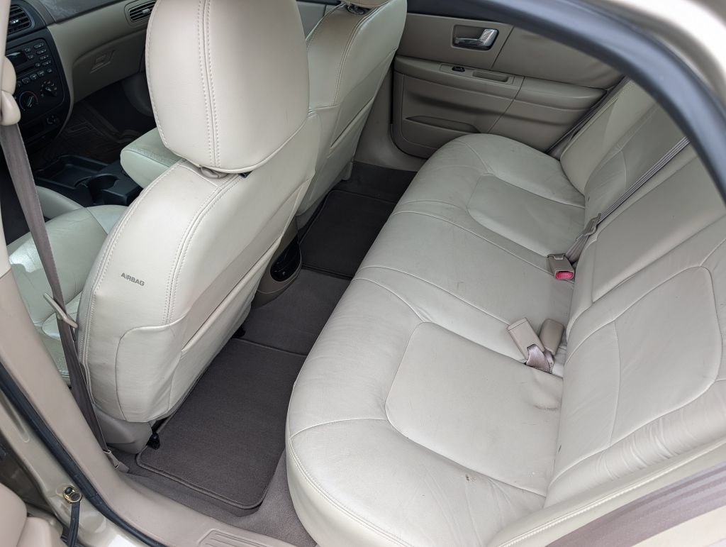 Used 2001 Ford Taurus SES FWD image 16