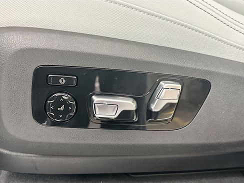 New 2026 BMW X5 xDrive50e w/ Executive Package image 19