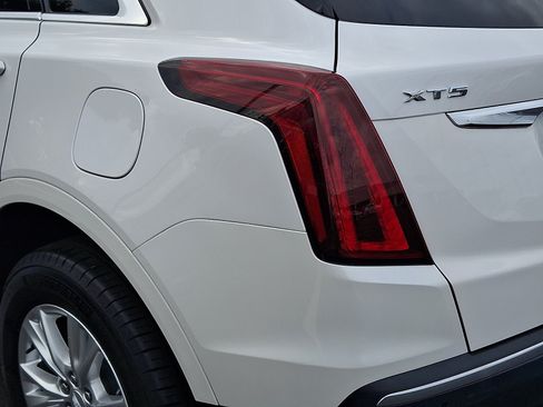 Certified 2023 Cadillac XT5 Luxury AWD/4WD image 12