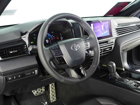 Used 2025 Toyota Camry SE FWD image 30