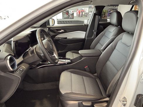New 2026 Chevrolet Trax LT w/ Driver Confidence Package FWD image 8