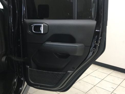 Used 2021 Jeep Wrangler Unlimited Rubicon 4xe w/ Steel Bumper Group AWD/4WD image 13