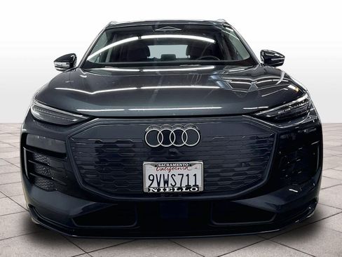 Used 2025 Audi Q6 e-tron Premium Plus w/ Premium Plus AWD/4WD image 3