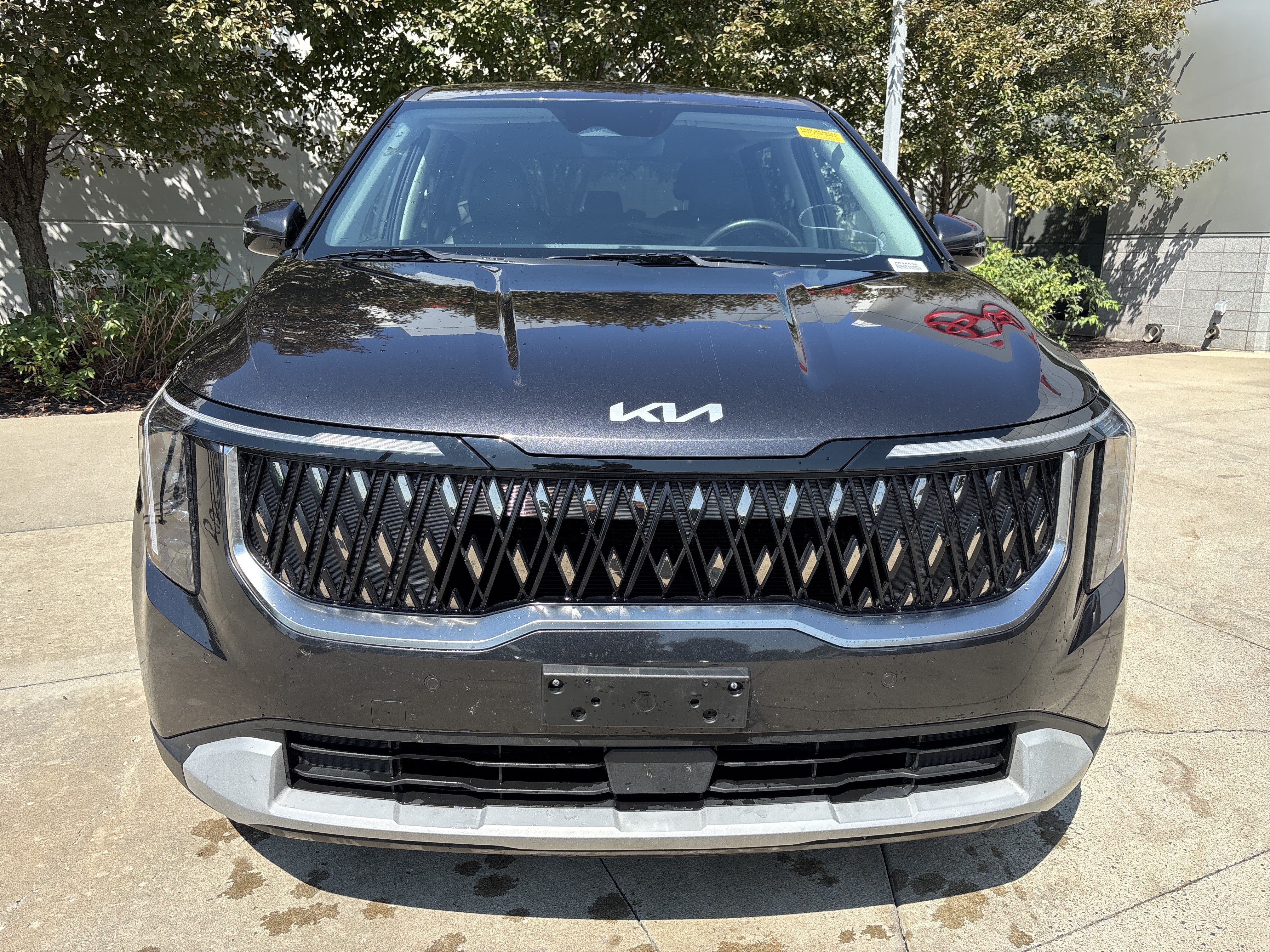 Used 2025 Kia Carnival FWD image 5