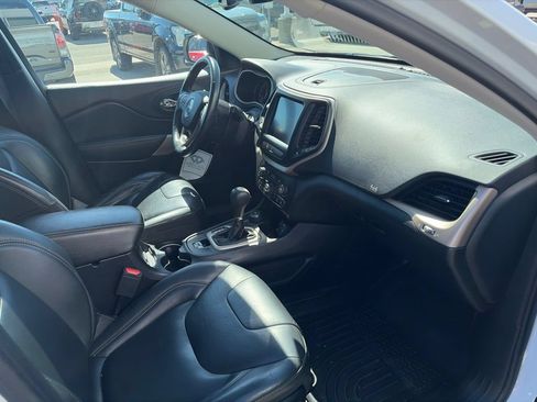 Used 2018 Jeep Cherokee Limited w/ Trailer Tow Group AWD/4WD image 10