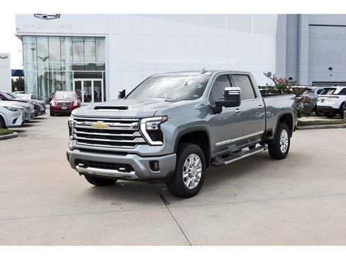 Used 2024 Chevrolet Silverado 2500 High Country AWD/4WD image 3
