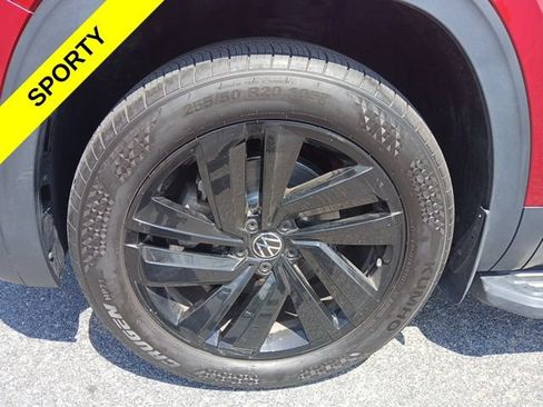 Used 2022 Volkswagen Atlas Cross Sport SE AWD/4WD image 2