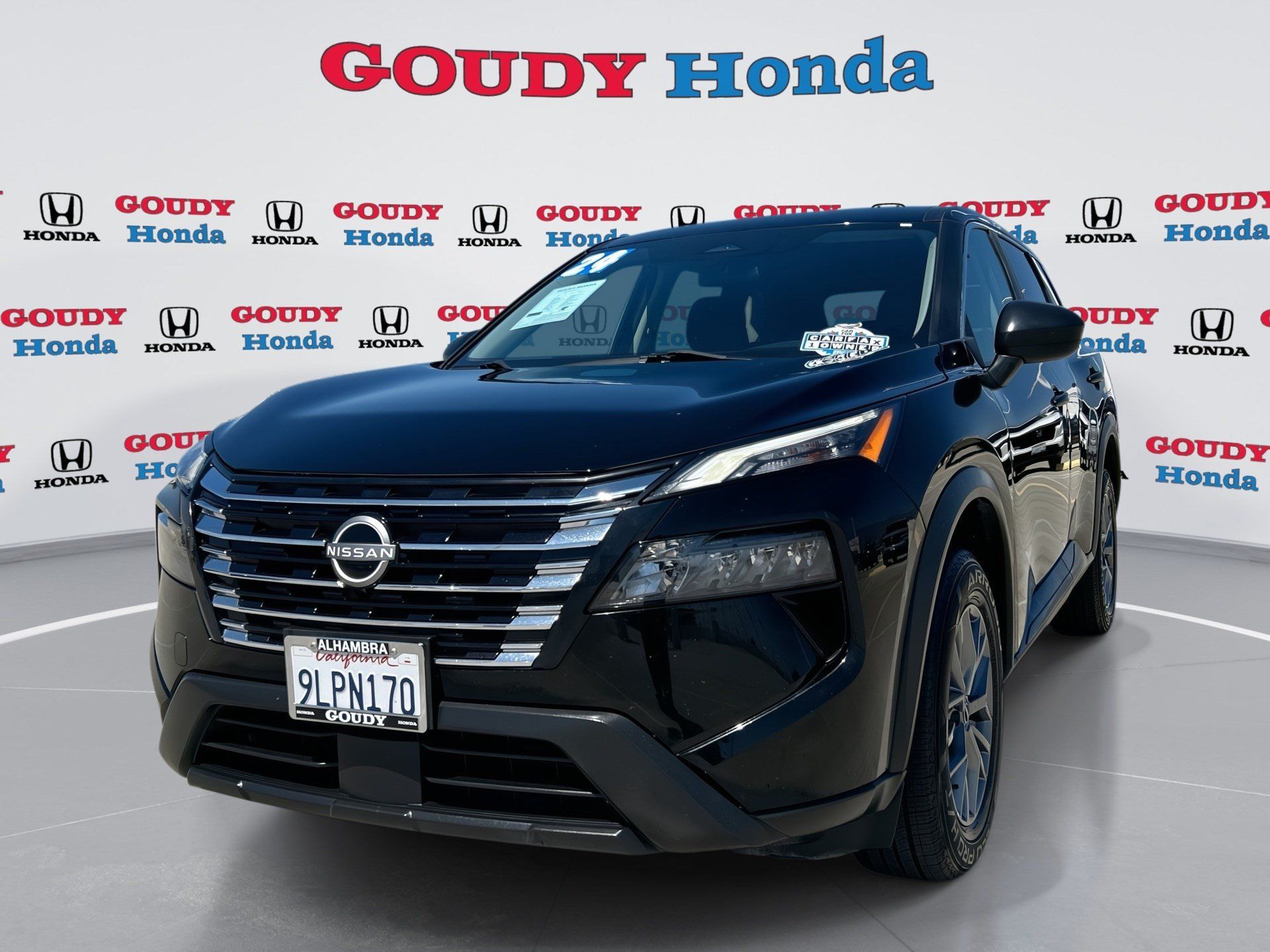Used 2024 Nissan Rogue S AWD/4WD image 1