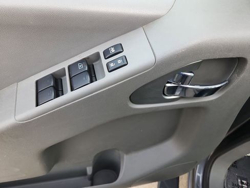 Used 2021 Nissan Frontier SV w/ Midnight Edition Floor Mats image 28