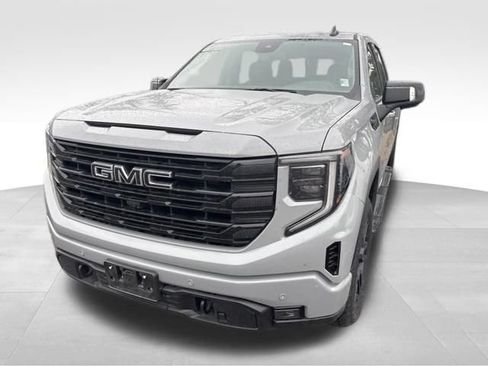 Used 2024 GMC Sierra 1500 Elevation w/ Elevation Premium Package AWD/4WD image 15
