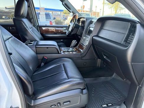 Used 2016 Lincoln Navigator Select AWD/4WD image 28