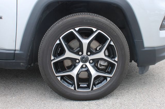 Used 2025 Jeep Compass Limited AWD/4WD image 37