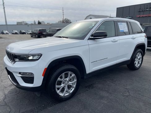 Used 2023 Jeep Grand Cherokee Limited image 2