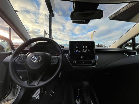 Used 2025 Toyota Corolla LE image 33