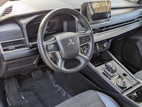 Used 2024 Mitsubishi Outlander SE image 4