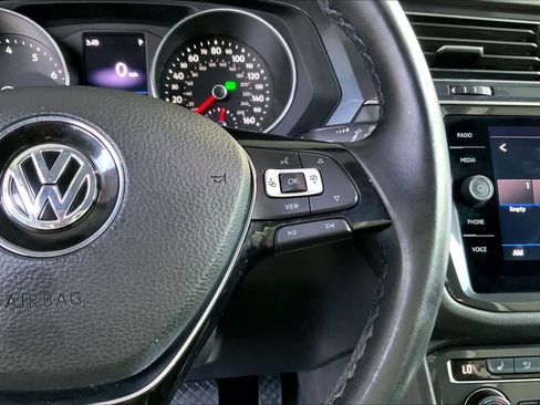 Used 2019 Volkswagen Tiguan SE w/ Panoramic Sunroof Package image 24