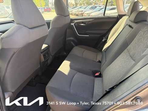 Used 2020 Toyota RAV4 XLE w/ Convenience Package FWD image 10