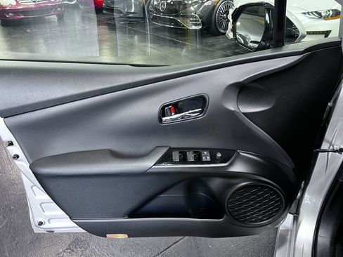 Used 2020 Toyota Prius LE w/ Carpet Mat Package image 20