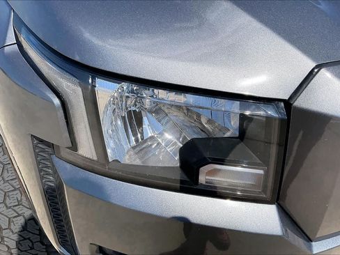 Used 2024 Nissan Frontier SV w/ Technology Package RWD image 26