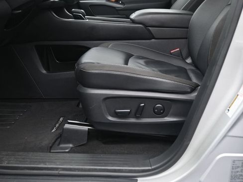 Certified 2025 Nissan Pathfinder SL FWD image 22