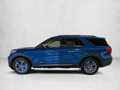 Certified 2023 Ford Explorer XLT w/ Equipment Group 202A AWD/4WD image 9