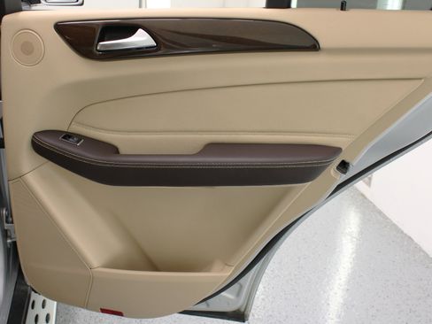 Used 2016 Mercedes-Benz GLE 350 w/ Premium Package image 45