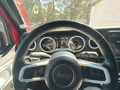 Used 2020 Jeep Wrangler Unlimited Sahara image 23