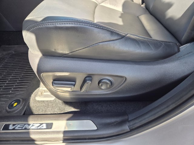 Used 2022 Toyota Venza XLE AWD/4WD image 12