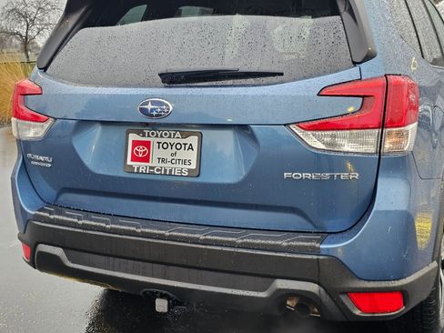 Used 2021 Subaru Forester Premium image 12