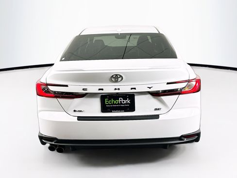 Used 2025 Toyota Camry SE image 7