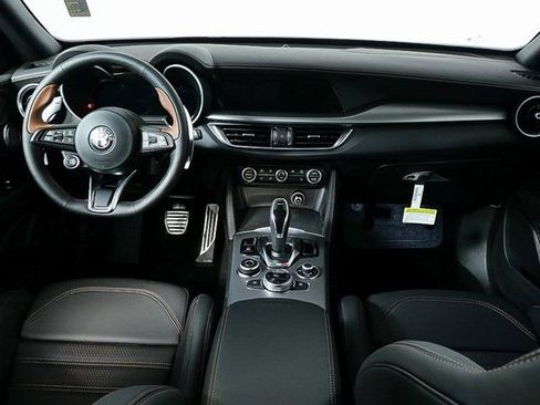 New 2025 Alfa Romeo Stelvio Sprint AWD/4WD image 19