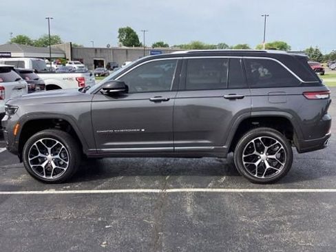 Used 2023 Jeep Grand Cherokee Summit AWD/4WD image 13