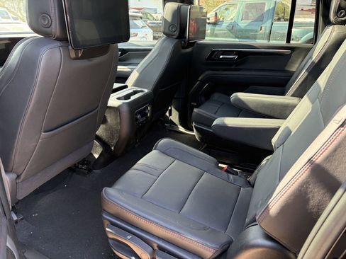 Used 2025 Chevrolet Suburban RST w/ RST Capability Package AWD/4WD image 11