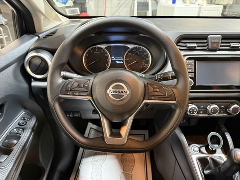 Used 2021 Nissan Versa S FWD image 7
