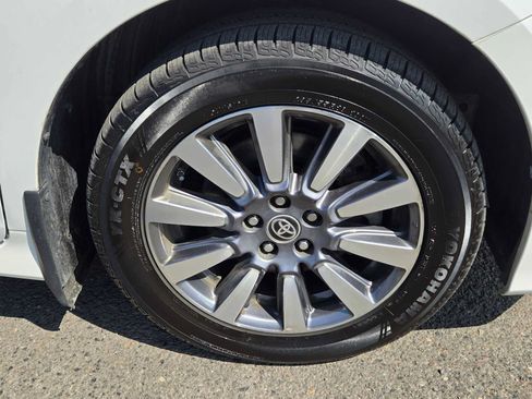 Used 2020 Toyota Sienna XLE w/ XLE Navigation Package AWD/4WD image 11
