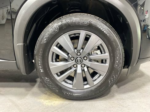 Used 2024 Nissan Pathfinder S image 32