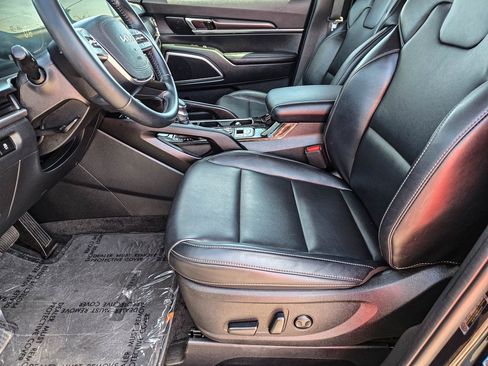 Used 2025 Kia Telluride S image 13