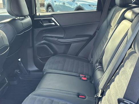 Used 2024 Mitsubishi Outlander SE image 30