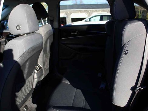 Used 2019 Kia Sorento FWD image 25