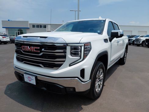 Used 2025 GMC Sierra 1500 SLT AWD/4WD image 11