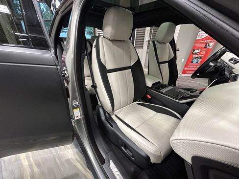 Used 2018 Land Rover Range Rover Velar R-Dynamic SE AWD/4WD image 4