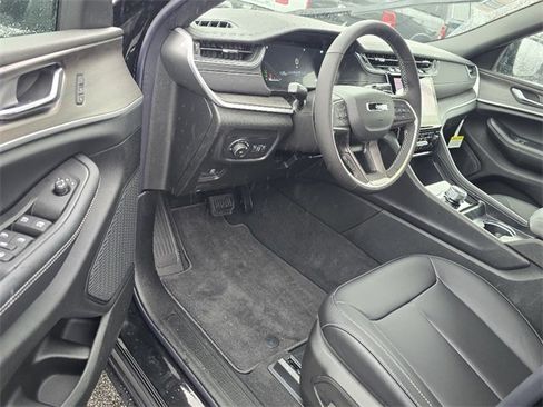 New 2025 Jeep Grand Cherokee Limited image 4